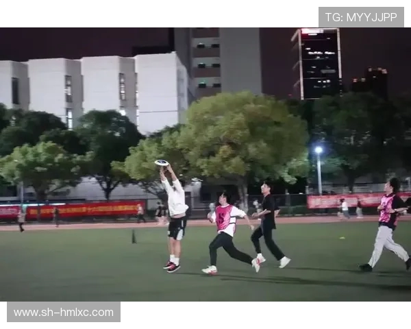 深圳飞盘队与重庆飞盘队赛后复盘分析团队协作的关键因素与表现 深圳飞盘队与重庆飞盘队赛后复盘分析团队协作的关键因素与表现