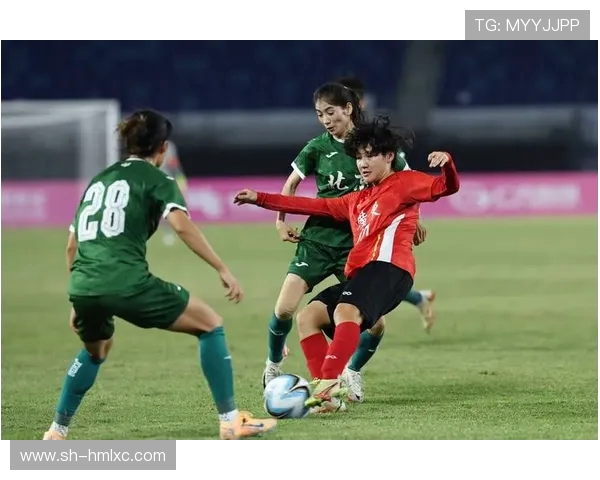 全运会精彩回顾：武汉足球队默契配合展现团队实力与拼搏精神